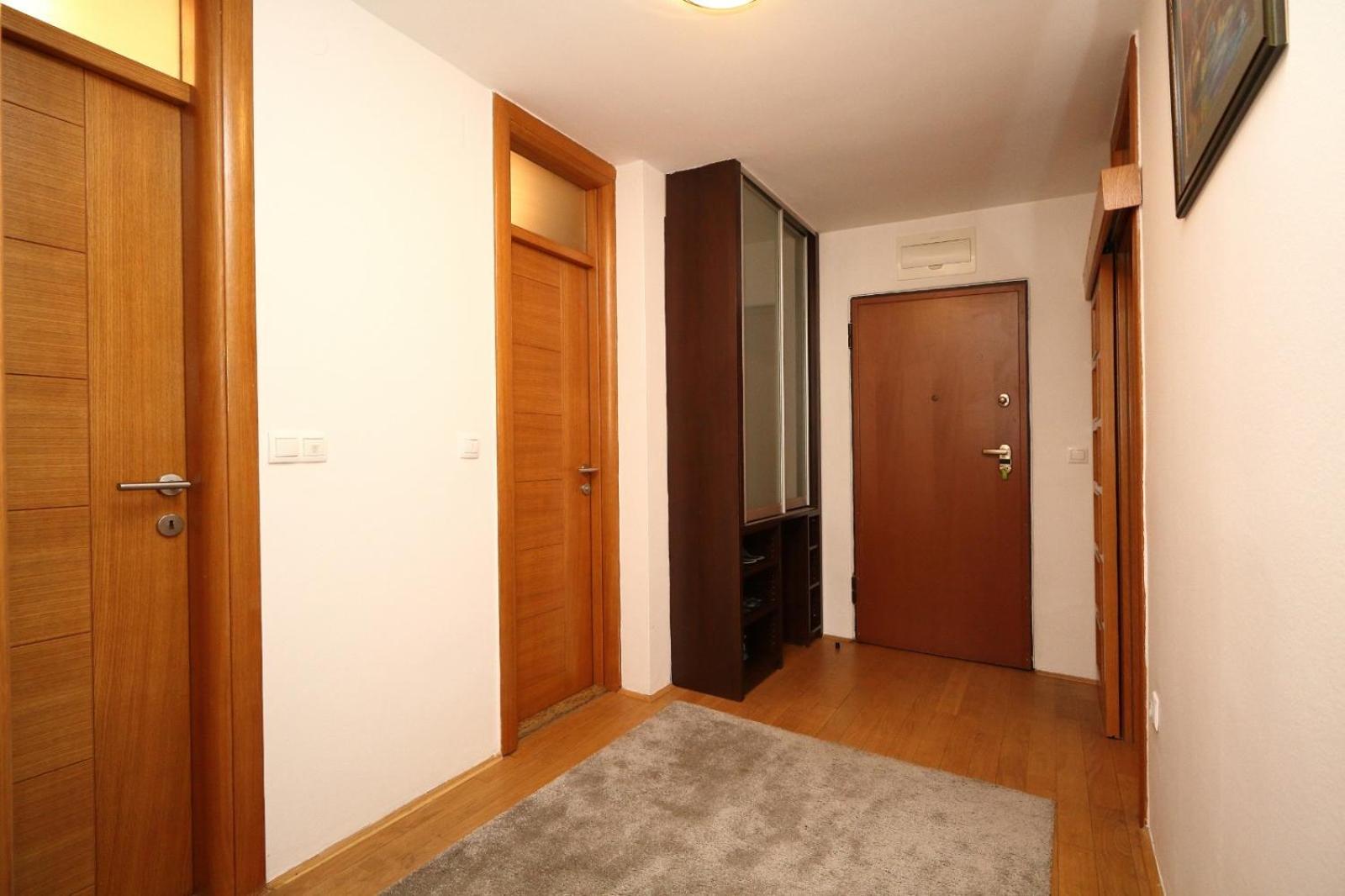 Franca A2-Parking Garage Apartment Sarajevo Bagian luar foto